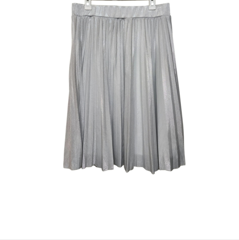 LIGHT SILVER TONE PLEATED MIDI SKIRT NWT SZ LARGE